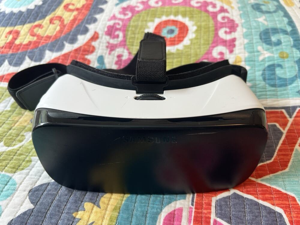 Samsung Gear VR Virtual Reality Headset Powered by Oculus